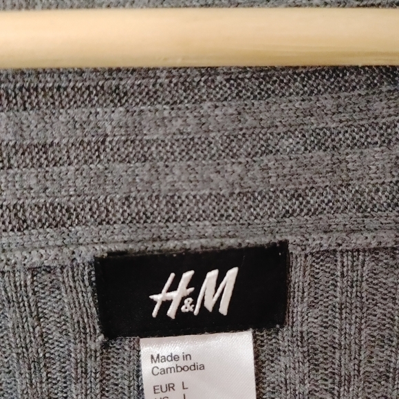 🩷H&M Grey Ribbed Cardigan ~ Size L - Picture 3 of 4